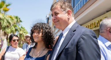 İzmir gençlere kucak açıyor