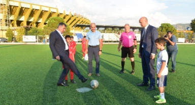 İzmirli çocuklar Filistinli kardeşleri için sahaya çıktı