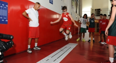 Karşıyaka Belediyesi çocukların spor yaşamına ışık oluyor