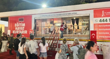 Karşıyaka Belediyesi'nden fuar ziyaretçilerine deprem eğitimi