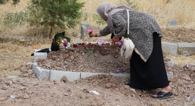Narin, gelinliği tabuta bırakılarak gözyaşları içinde defnedildi
