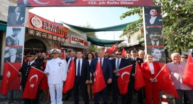 Urla'da 102. yıl gururu... Balkan: Kahramanlarımızı minnetle anıyoruz!