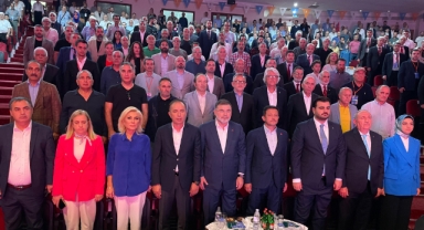 AK Parti Karabağlar'da kongre tamam… Kim/ne mesaj verdi?