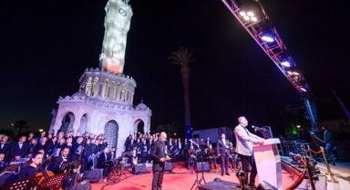 Atatürk Meydanı’nda Cumhuriyet ruhuna yakışır konser