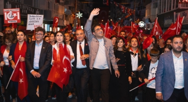 Balçova Cumhuriyet için tek yürek oldu!