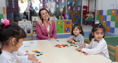 Başkan Mutlu, Oyun Evi’nin minikleriyle bir arada!
