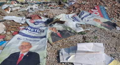 Bergama’da başkanın afişleri bile çöpte!