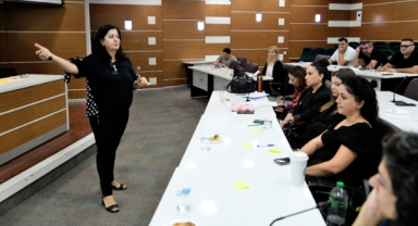 Bornova’da çalışanlara Toplumsal Cinsiyet Eşitliği Semineri