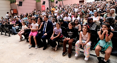 Bornova'da Çocuk Hakları Günü'ne renkli kutlama