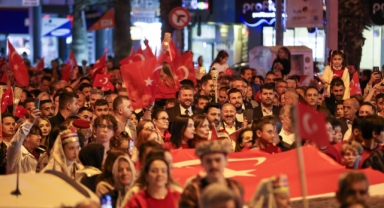 Buca’da Cumhuriyet coşkusu meydanlara sığmadı
