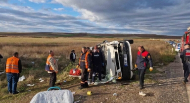 Çorum’da tır ile işçi servisi çarpıştı: 1 ölü, 14 yaralı