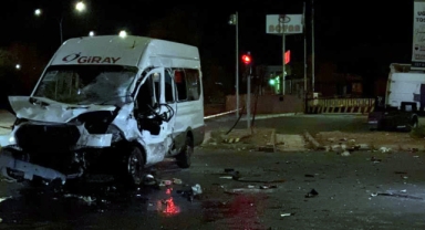 Gaziantep’te tır işçi servisine çarptı