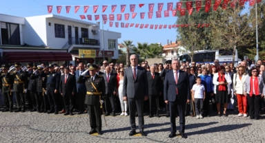 Güzelbahçe’de Cumhuriyet Bayramı kutlamaları... Ata'nın huzuruna çelenk!