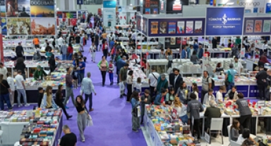 İZKİTAP okurları yazarlarla buluşturmaya devam ediyor