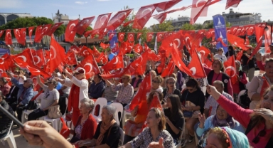 İzmir’de cumhuriyet coşkusu! Hava gösterisi, fener alayı, konser...