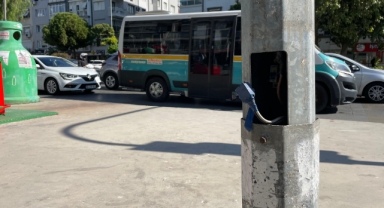 İzmir’de elektrik direkleri sorumsuzluk sarmalında… Artık pes demekten öteye geçti!