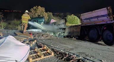 İzmir'de feci kaza... Önce ata sonra tıra çarptı, yanan araçtan sağ çıkamadı
