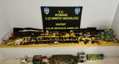 İzmir’de ölen kişinin evinde silah stoku!