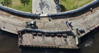 İzmir Kordon'da deniz taşkınlarına karşı beton bariyer