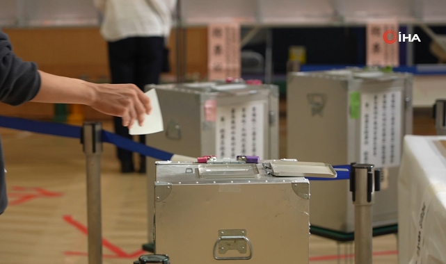 Japonya'daki erken seçimde 15 yıldır iktidardaki LDP mecliste çoğunluğu kaybetti