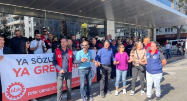 Karşıyaka'da grev... Memurlardan ve işçilerden protesto!