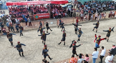 Menemen’de rahvan at şöleni