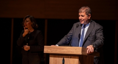 8. Uluslararası İzmir Edebiyat Festivali başladı... Başkan Tugay Edebiyat Festivali’ni şiirle açtı