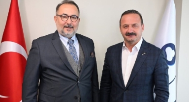 AK Parti'de görev almıştı... İzmir il başkanı oldu