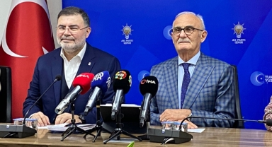 AK Partili Yılmaz’dan İzmir’de sert eleştiri: Yerel yönetimde komedinin büyüğü var!