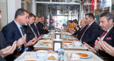 Başkan Tugay Atatürk için düzenlenen hayır yemeğine katıldı