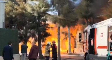 Çiğli'de kimya fabrikasında yangın.. İtfaiye ekipleri müdahalade!