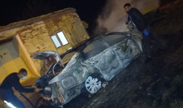 Cinnet getiren baba, oğlu ve damadını yaralayarak otomobilini yaktı