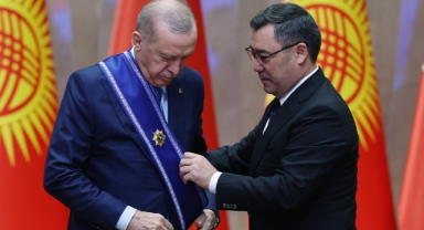 Cumhurbaşkanı Erdoğan'a Manas Nişanı takdim edildi