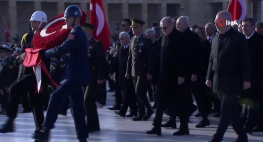 Devlet erkanı Ata'nın huzurunda
