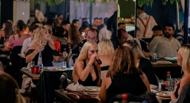 Eğlencenin yeni adresi; ‘Göbekli Meyhane’