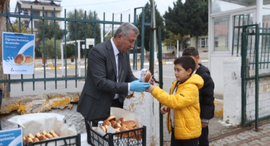 Güzelbahçe Belediyesi'nden çocuklara okul sürprizi