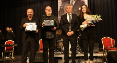 Güzelbahçeli gençler Ata'sı için söyledi