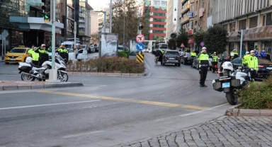 İzmir Ata'sını andı