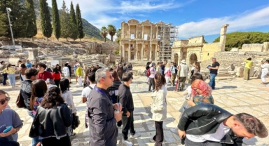 İzmir’de gençler için kültür gezileri başladı