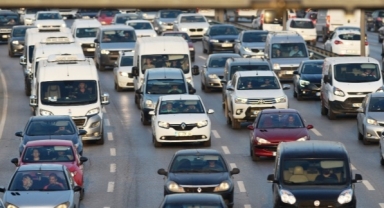 İzmir'de trafiğe kayıtlı araç sayısı Ekim ayı sonu itibarıyla 1 milyon 927 bin 891 oldu