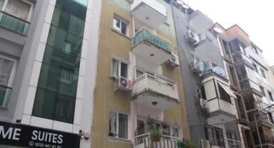 İzmir’de zehirlenmenin olduğu sokakta endişe sürüyor... Bazı aileler evlerine yerleşmedi!