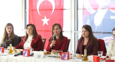 İzmir’in güçlü kadınları Karşıyaka’da buluştu
