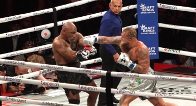 Jake Paul, Mike Tyson’ı mağlup etti