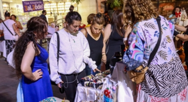 Karşıyaka'da ‘Gece Pazarı’ ile kadınların el emeği kazanca dönüştü