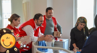 Kızılay, Hastane ziyaretleriyle çocuklara moral verdi