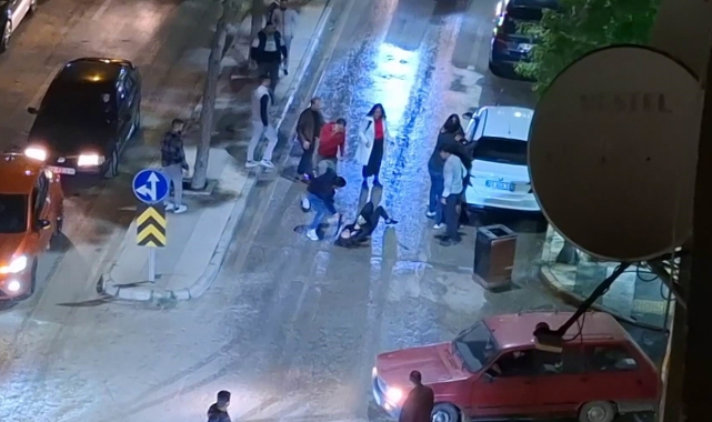 Kızların kavgasını erkekler ayıramadı