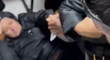 Mağaza açılışında izdiham... Birbirlerini böyle ezdiler
