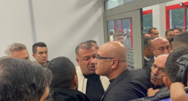 Meclis önünde ‘Aydemir’ gerginliği… Kalabalık ekiple geldi, zabıta müdahale etti!