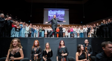 'Sensin Atatürk' e büyük ilgi!