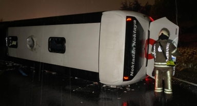 Yolcu otobüsü devrildi... Çok sayıda yaralı var!